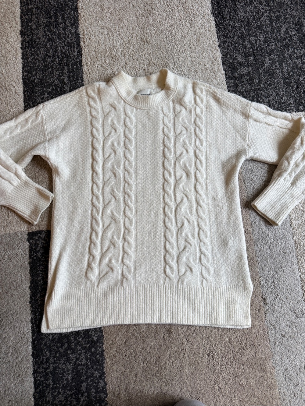 Abercrombie & Fitch Women’s Ivory Cable Knit Small Pullover Sweater